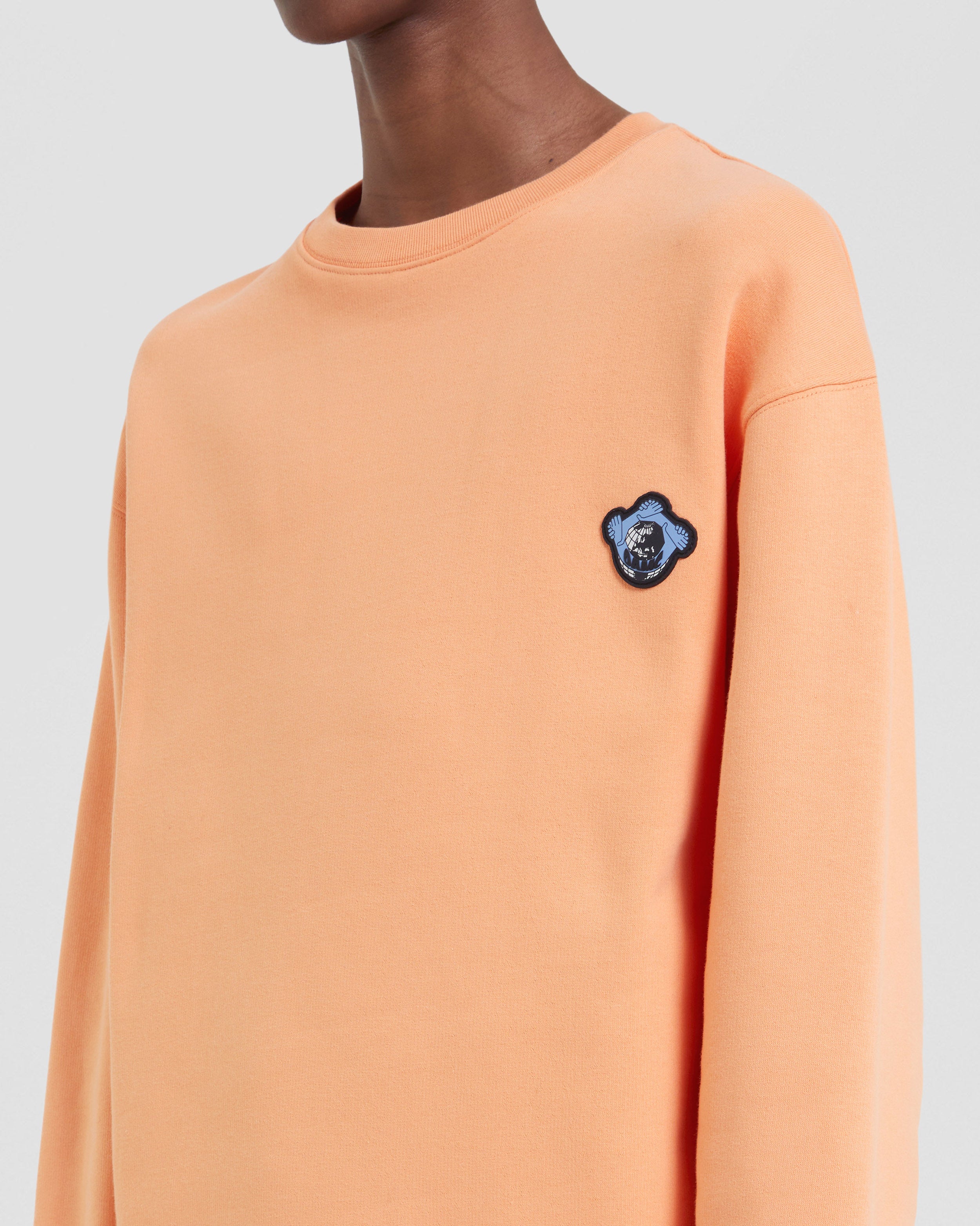 WORLD CREWNECK